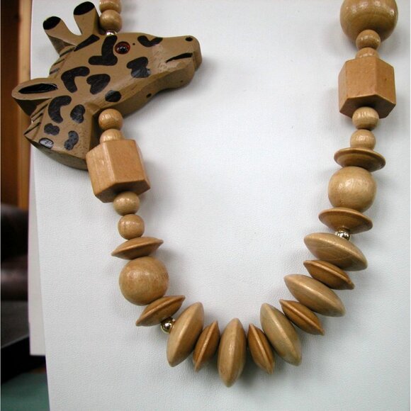 Giraffe Wooden Beaded Necklace With Carved Animal Pendant & Screw Clasp - Picture 3 of 4